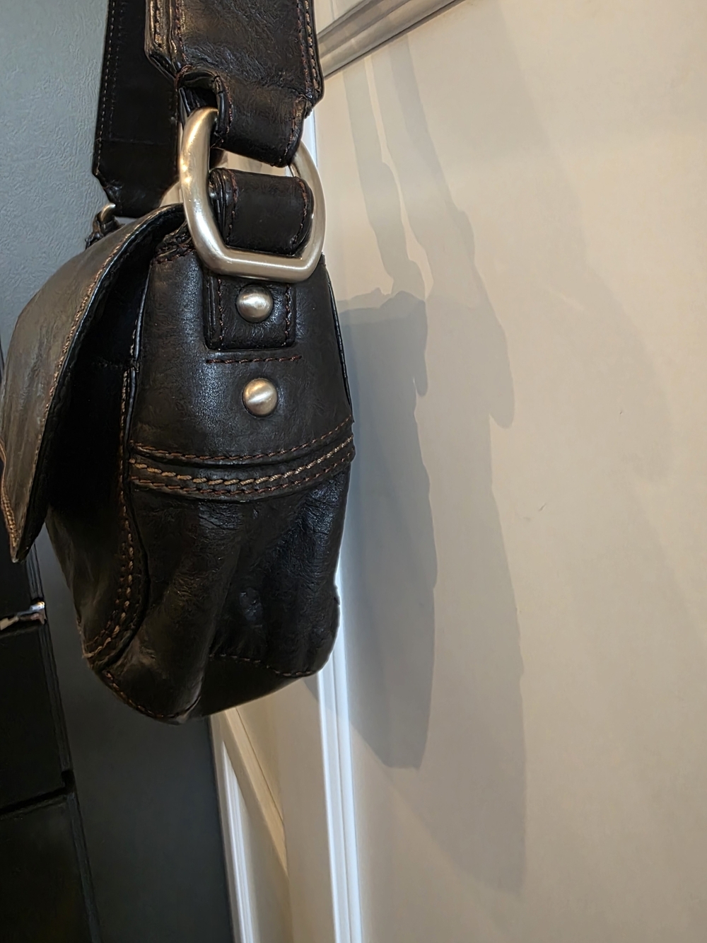 Fossil Vintage Black Leather Flap Closure Shoulder Bag - Picture 10 of 11